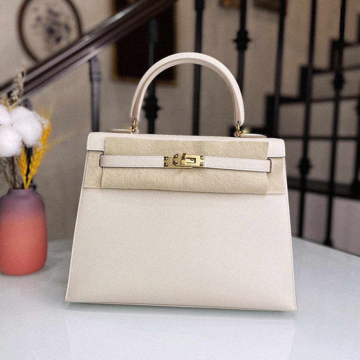 KELLY 25 CC10- Milkshake White Gold button EPSOM leather